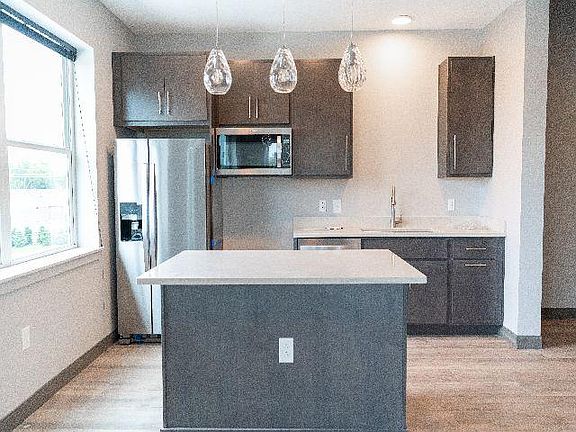4th image of 576 E 3rd St #220