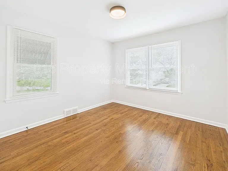4279 E 60th Ter — Photo 9
