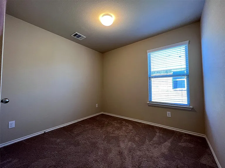 319 Plum Dr — Photo 11
