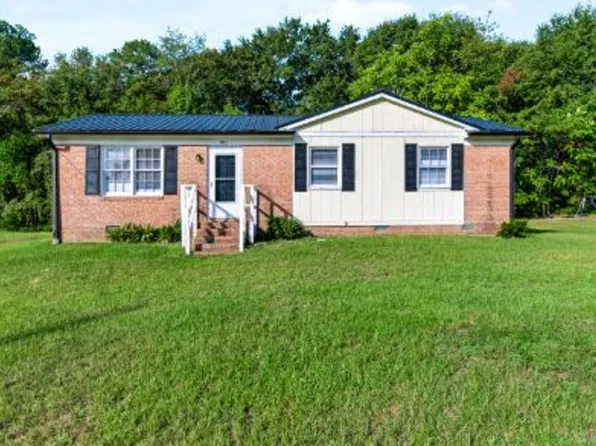 2414 Shawnee Dr, Sanford, NC 27332