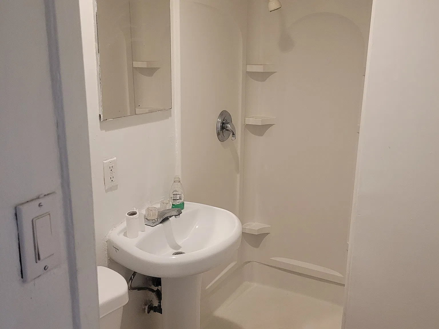 2 bed, 735 sqft, $1,600 — Photo 3