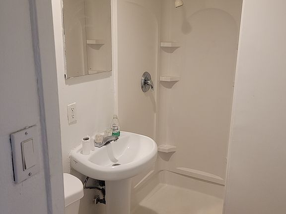 3rd image of 5037 W Myrtle Ave