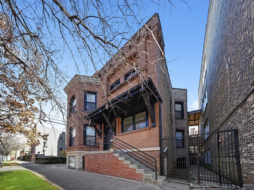 2613 N Fairfield Ave #2