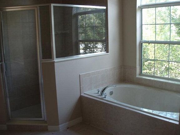5th image of 100 Evans Dr
