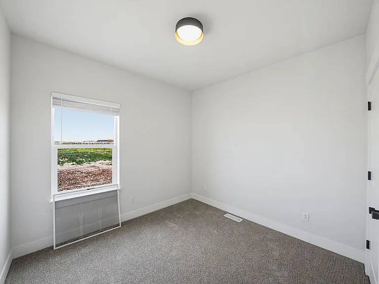 435 E River Ln — Photo 15