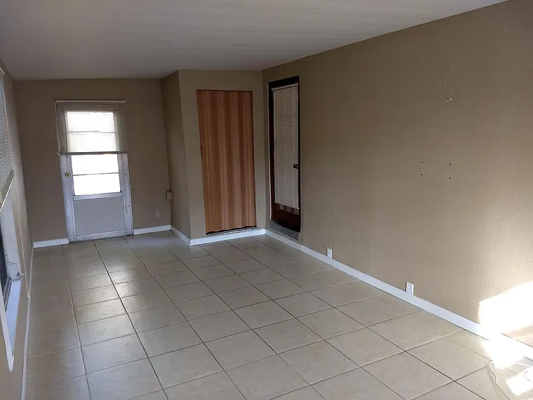 2048 Druid Rd E — Photo 15