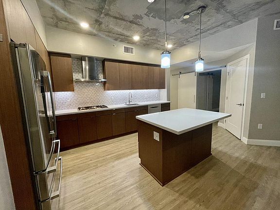 3rd image of 605 W Date St #217