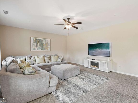 5th image of 1120 Red Bud Cir