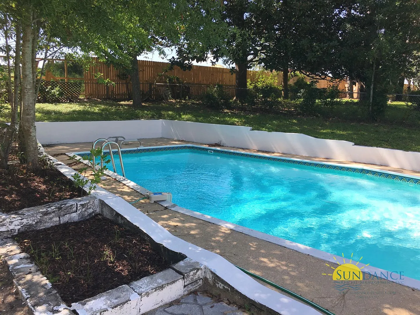 Great 3 Bedroom Home with In-Ground Pool — Photo 3