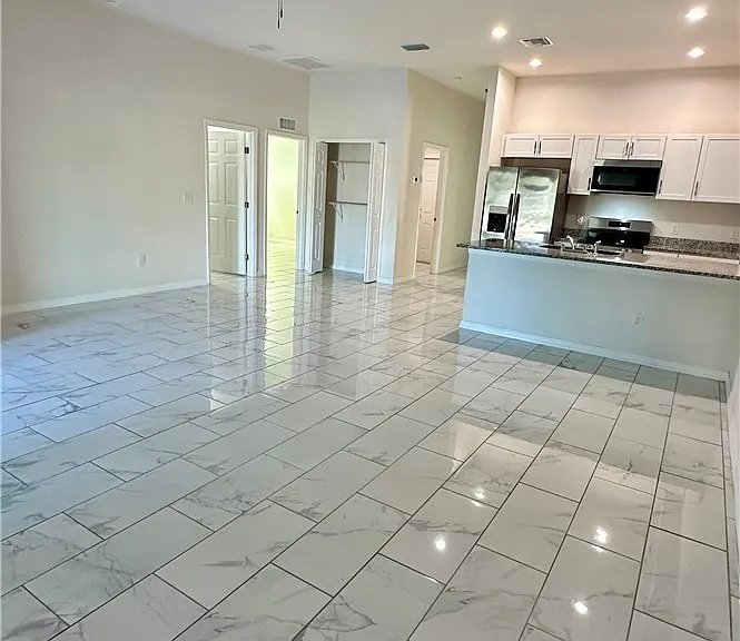 3305 SW 15th Pl — Photo 5