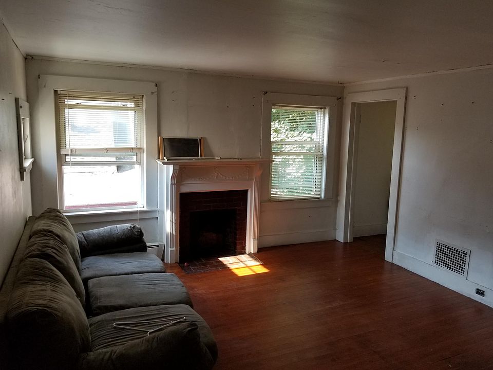 2nd image of 35 Middle St #2