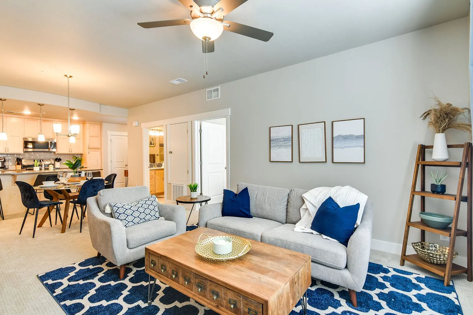 2 bed, 2.0 bath, 1097 sqft, $3,183 — Photo 2