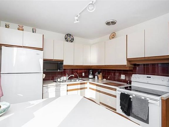 2nd image of 742 Ashburn St #1