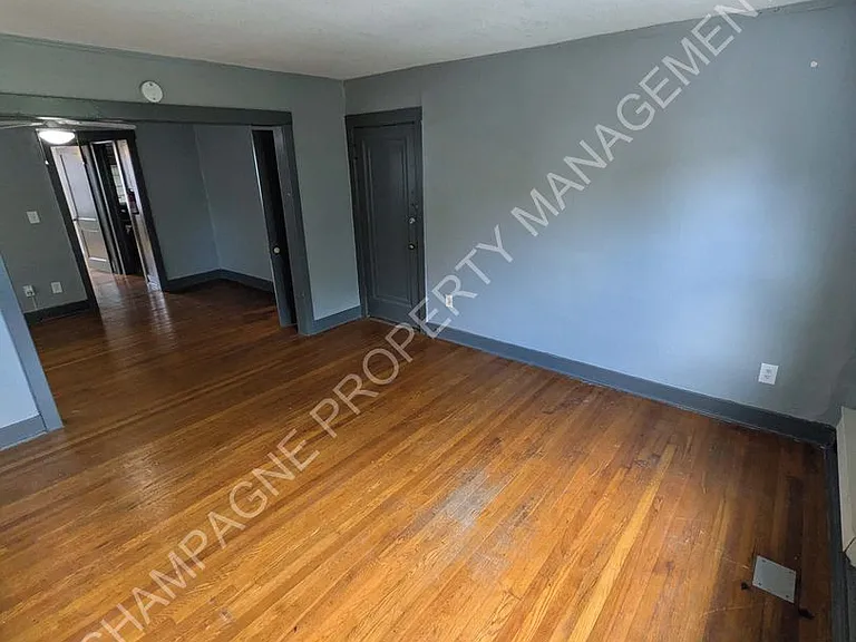 1123-1125 W 40th St — Photo 5