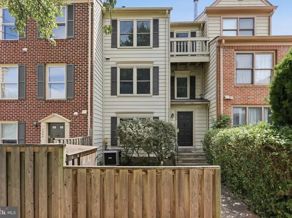 7546 Emerald Dr, Manassas, VA 20109