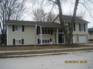 211 Schnoebelen St, Riverside, IA 52327
