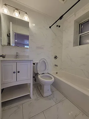 Rented by E Realty International Corp | media 10