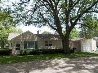 4 Kent Ave, Crystal Lake, IL 60014