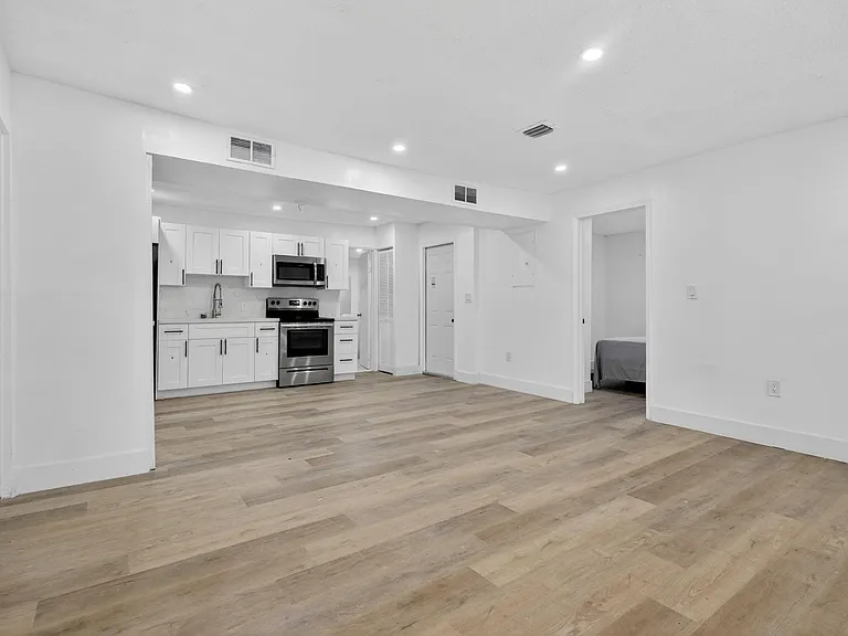 NW 55th St — Photo 5