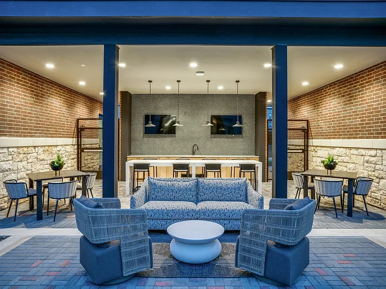 Aura Southgate Apartments — Photo 16