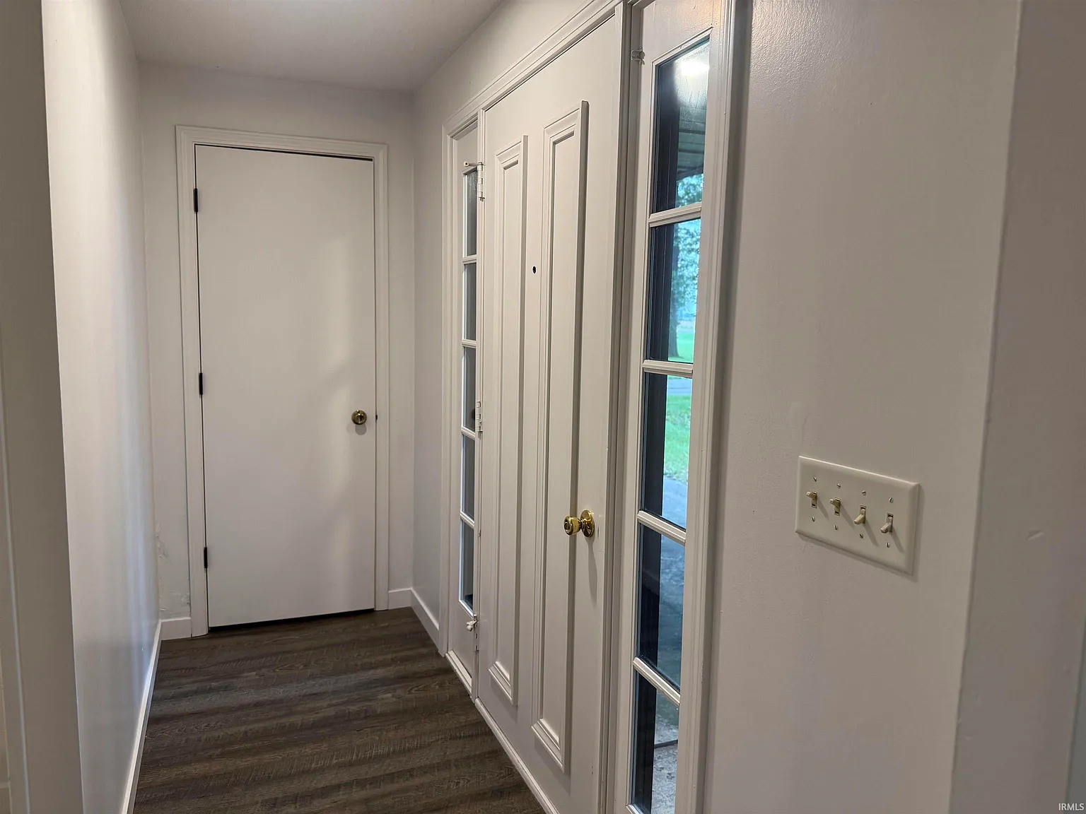 3 bed, 2.0 bath, 1402 sqft, $2,000 — Photo 2