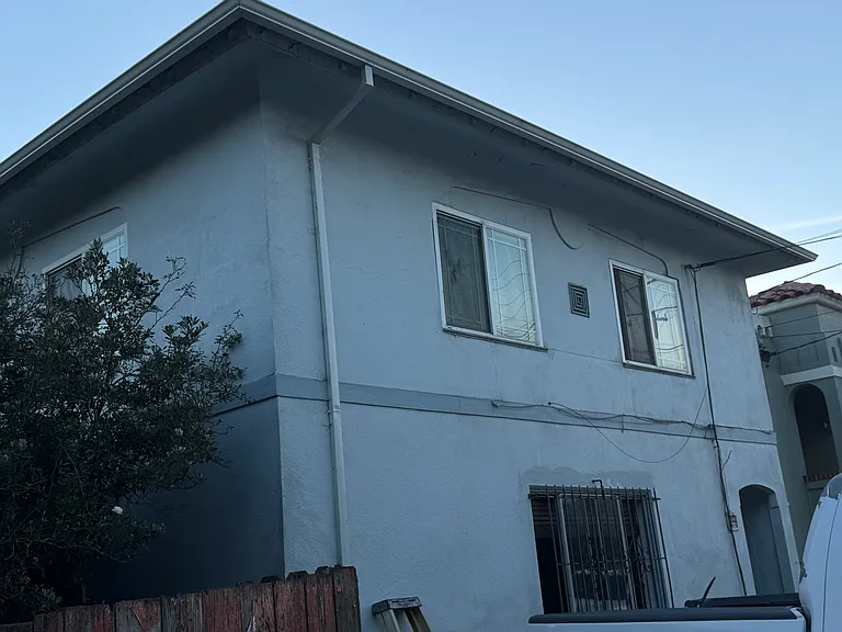 1232 Russia Ave — Photo 4