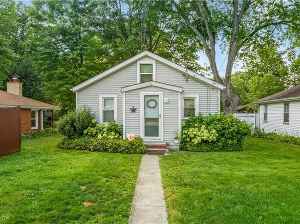 35 Bayview Dr, Beloit, OH 44609