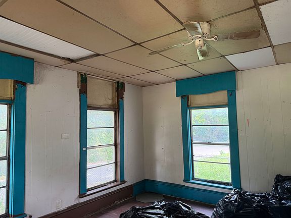 2nd image of 1001 Twyman St