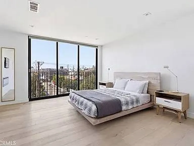 2432 Penmar Ave #201 — Photo 14