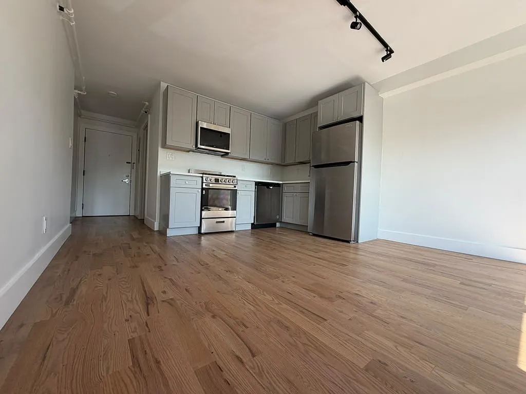 850 Westside Ave — Photo 3