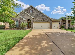108 Woodridge Xing, Clute, TX 77531