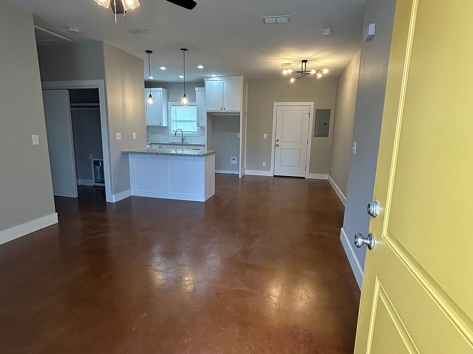 2nd image of 700 Davis Ave #1