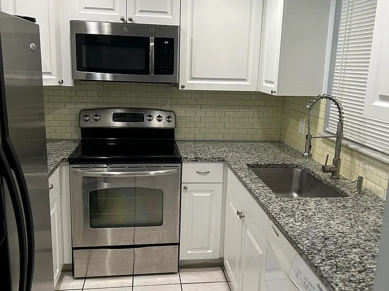 890 N Federal Hwy #102 — Photo 3