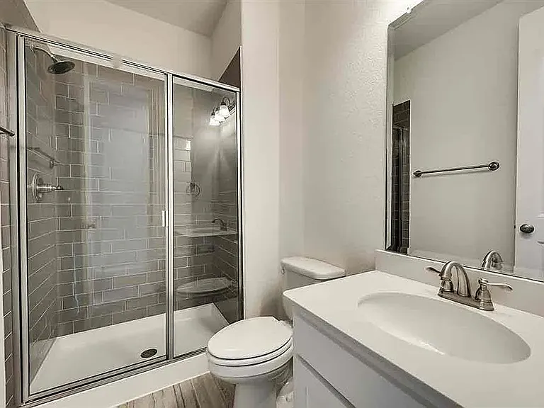 4737 Mulholland Dr — Photo 28