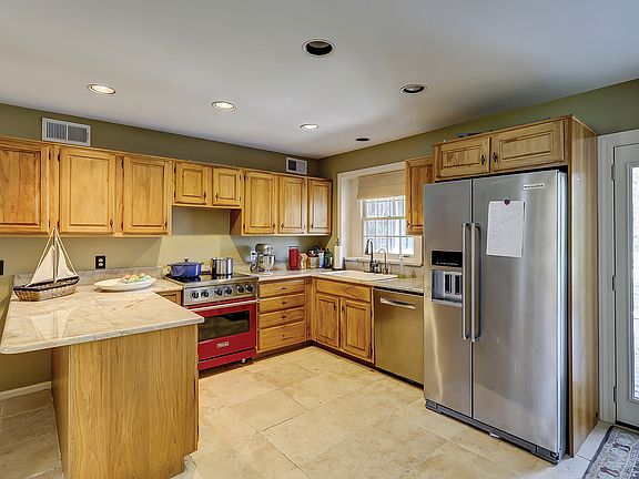4th image of 11 Santa Maria Dr