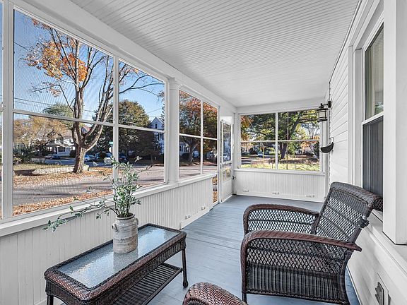 3rd image of 104 Eleanor Rd
