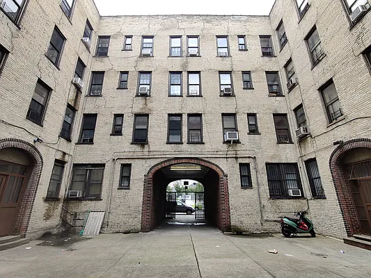 Rented by Signature Property Realty | media 46