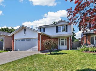 2102 Salma Cres, Burlington, ON L7M 3T1
