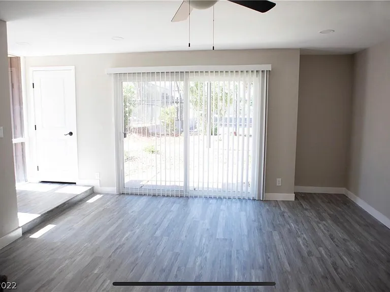 Willow Green Dr — Photo 3