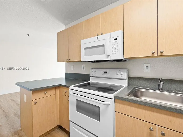 437 SW 7th St #201 — Photo 11
