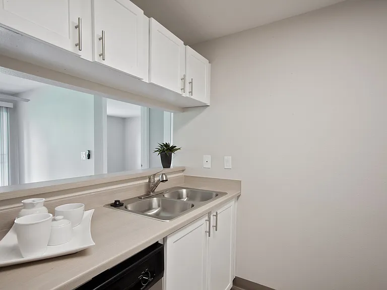 Stonesthrow Apartments — Photo 31