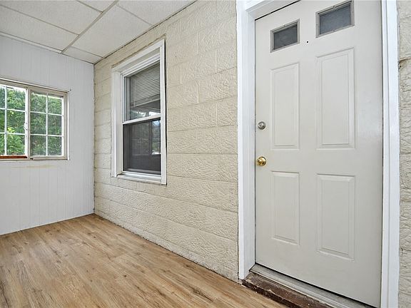3rd image of 320 N 3rd St