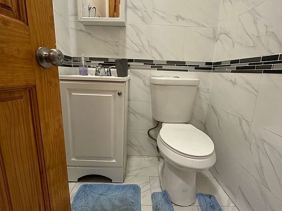 4th image of 3056 Perry Ave Floor 1