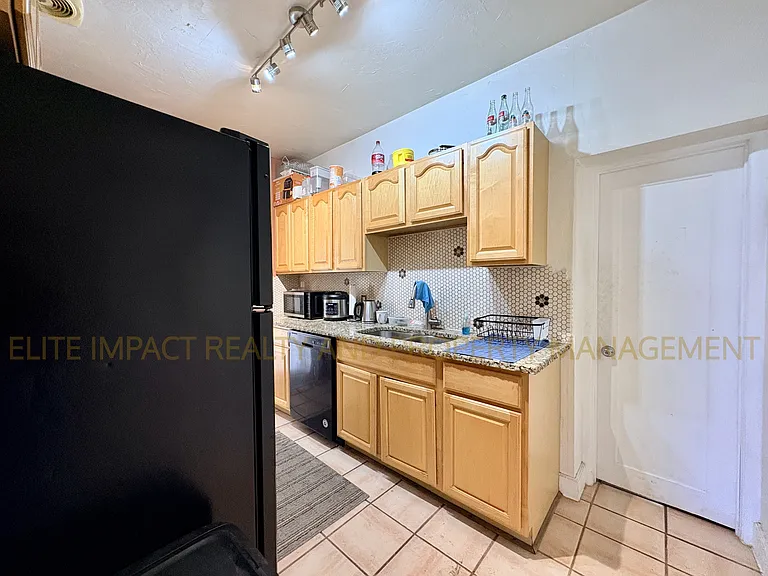 2216 E 6th St #1 — Photo 7