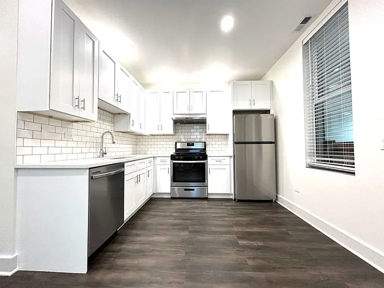 3809 S Lowe Ave #2R — Photo 8