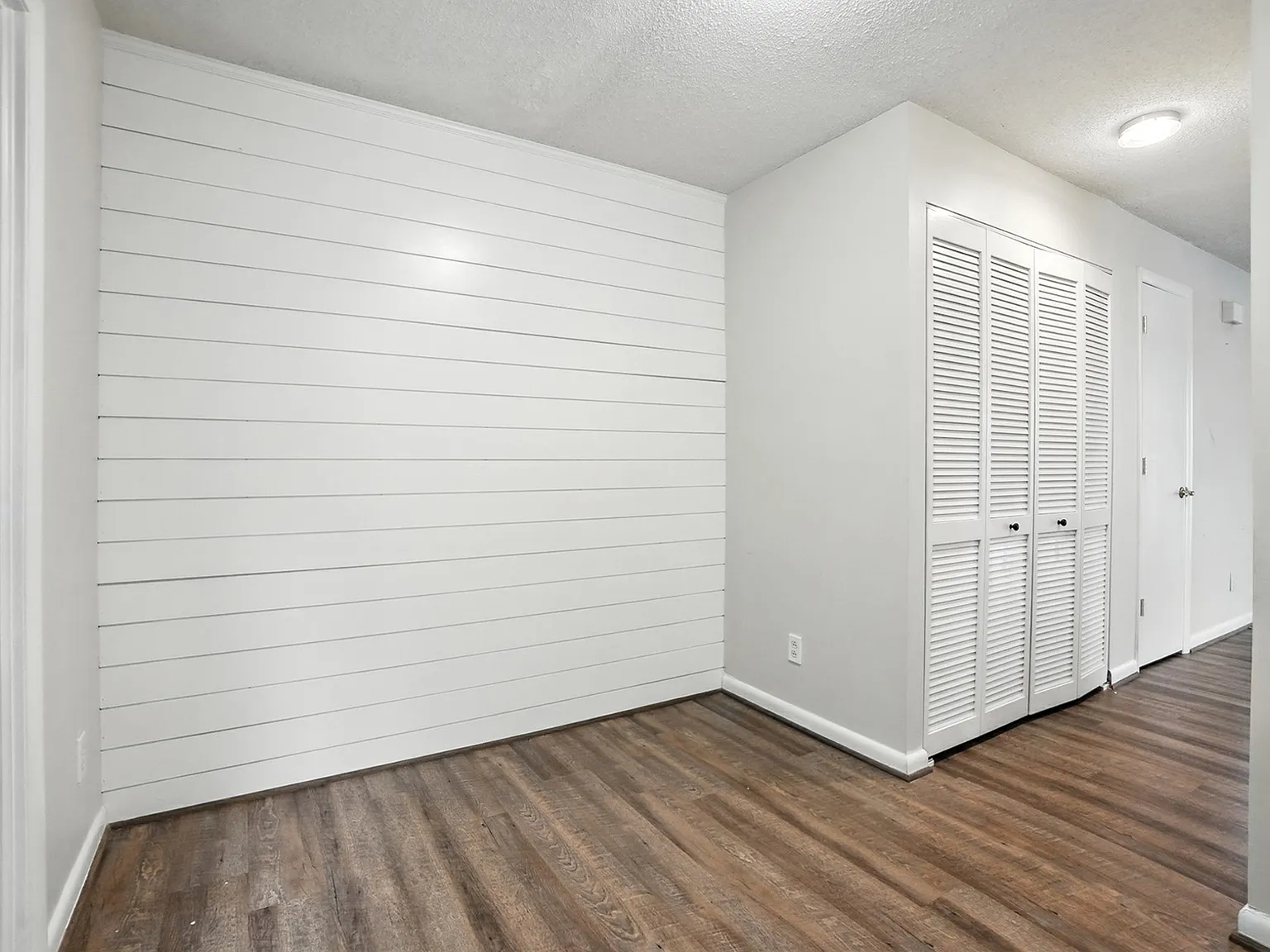 1101 Surry Lane - 1 — Photo 2