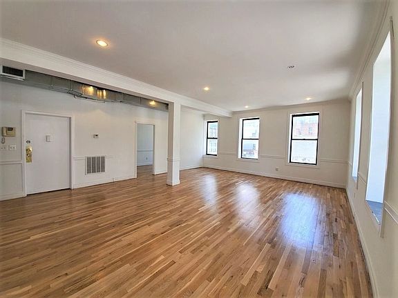 2nd image of 44 Willoughby St #1-3RDFL