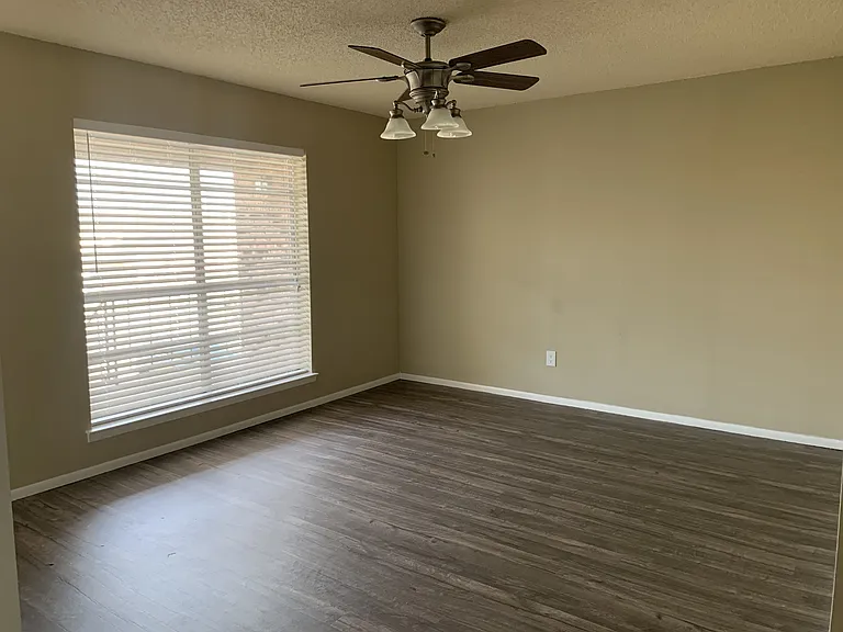 6800 Camden Ln — Photo 9