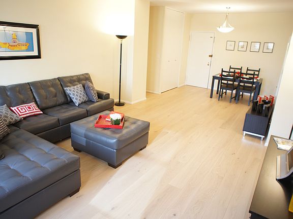 3rd image of 58 W 58th St APT 19B