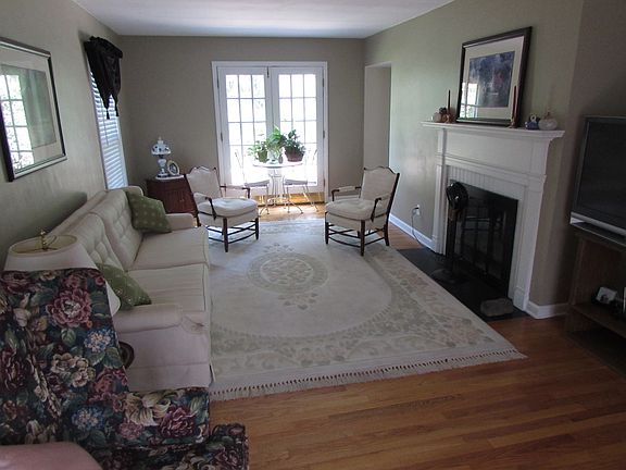 3rd image of 617 W 5th St